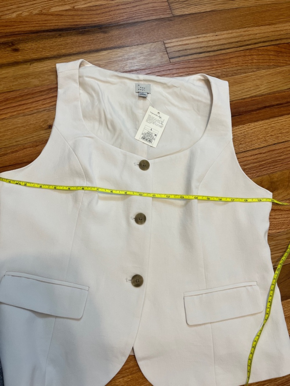 NWT Women's Signature Crepe Scoop Vest - A New Day Cream Size Large - Picture 9 of 10